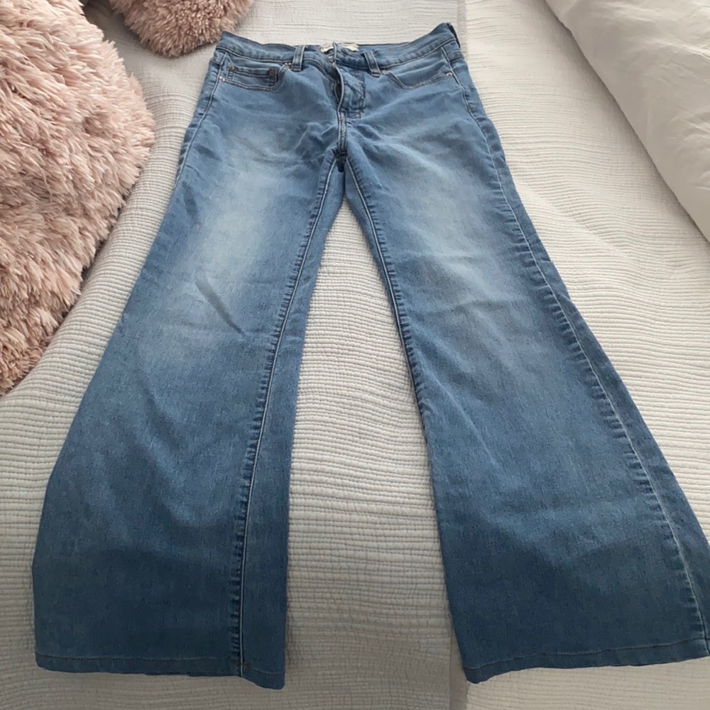 Free People Jeans Sz 26 Flare leg. Inseam about 25-26